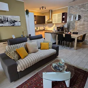 Prime - Large Independent Apartment, Air Conditioning, 2 Bathrooms, 2 Free Covered Parking Spaces, No Restricted Traffic Zone, Train Station 100m, Theatre 150m, Historic Centre Varese